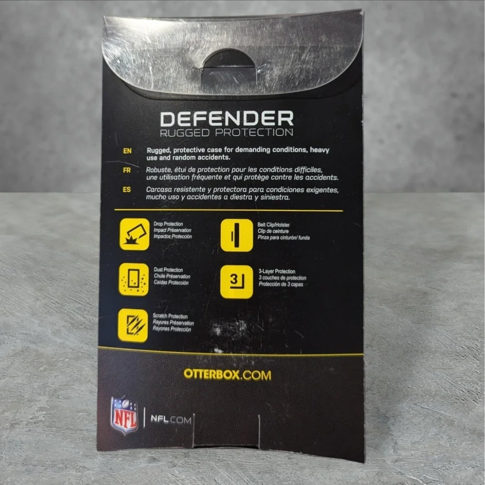 Y4. Otterbox Defender Droid Turbo Case Redskins (Missing Screen Protector) See D